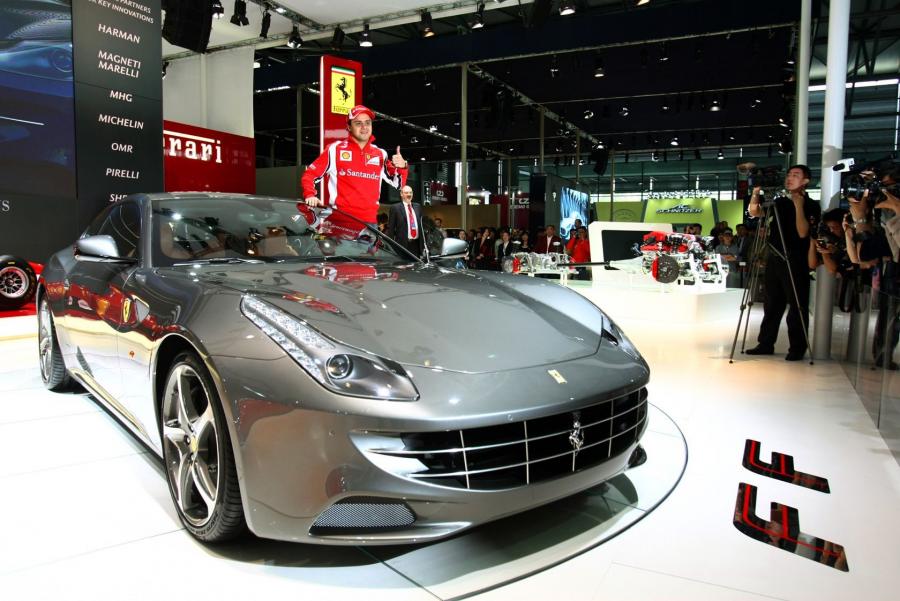  Ferrari FF 2011 года  (фото 16 из 195)
